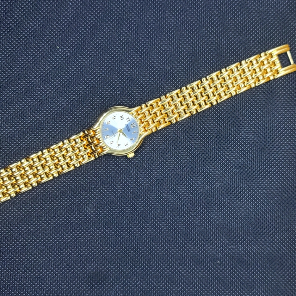 Gold Tone Band Ladies Wrist Watch